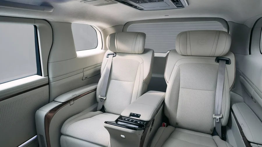 Фото интерьера в Lexus LM