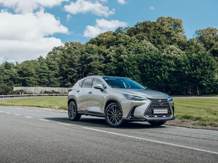 Lexus увеличил регистрации в России на 90% за январь-апрель 2026 года
