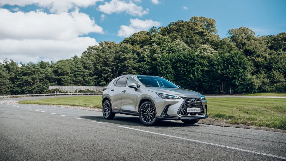 Lexus увеличил регистрации в России на 90% за январь-апрель 2026 года